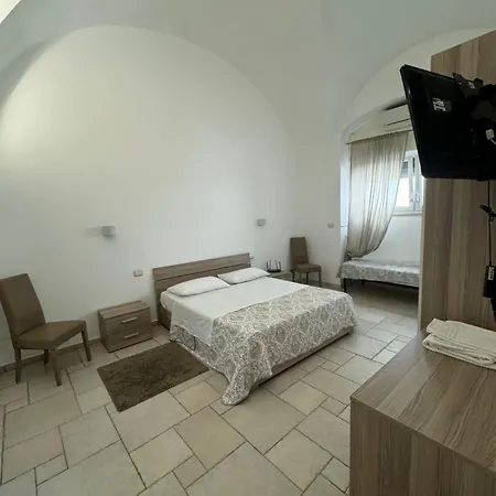 Augustus Bed & Breakfast *